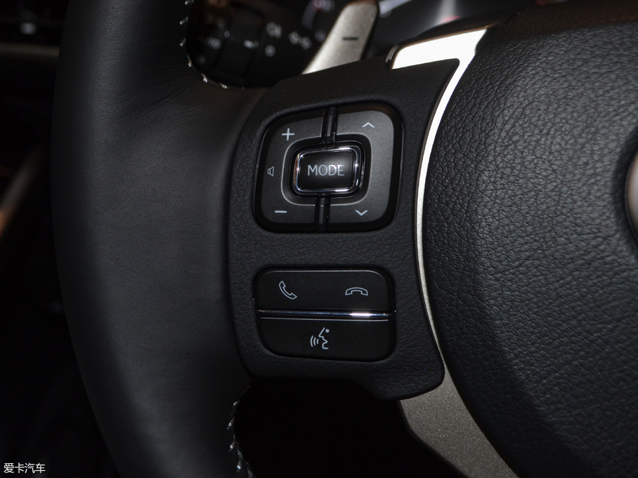 2017���׿��_˹IS 300 �I(l��ng)�Ȱ�