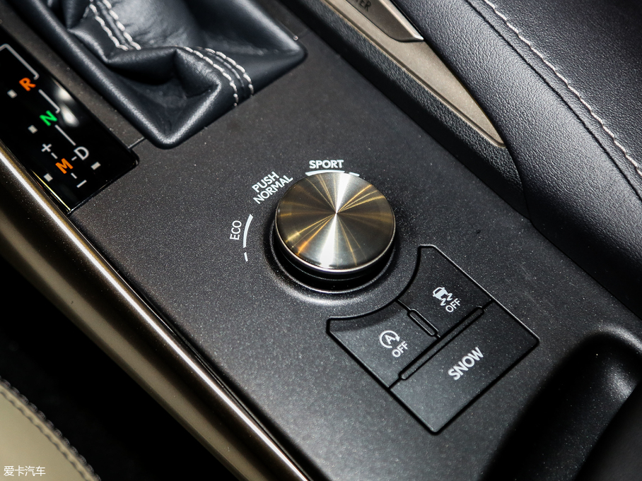 2017���׿��_˹IS 300 ���A��