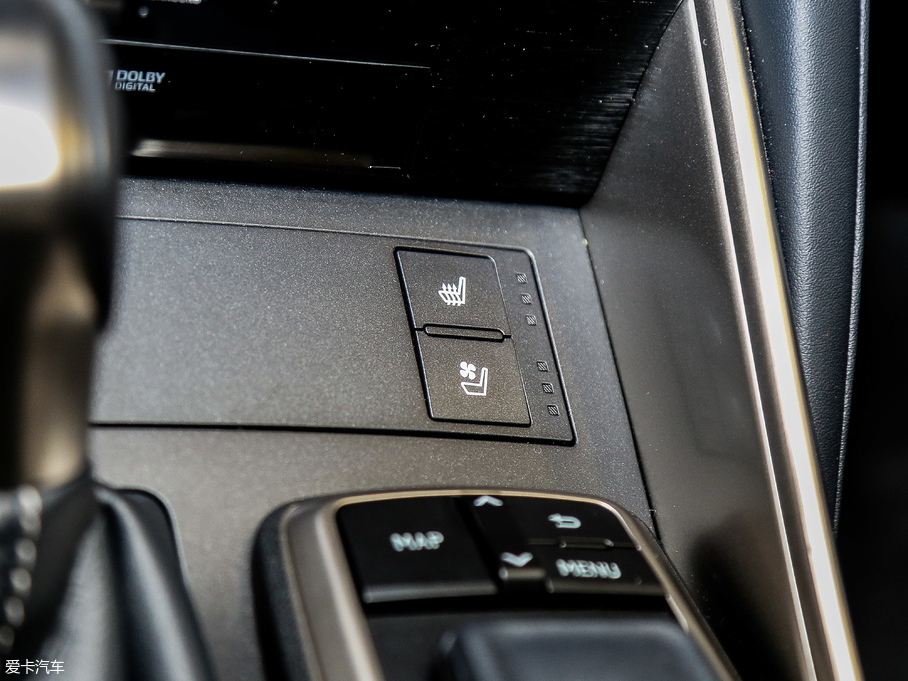 2017���׿��_˹IS 300 ���A��