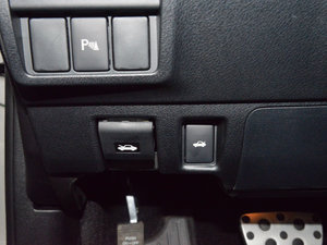 2017300 F SPORT п؅^