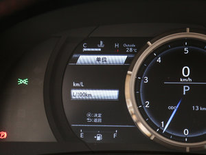 2017300 F SPORT п؅^