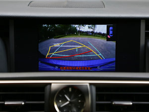 2017300 F SPORT п؅^