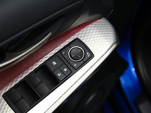 2017300 F SPORT п؅^