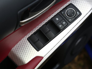 2017300 F SPORT п؅^