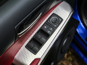 2017300 F SPORT п؅^