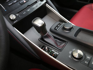 2017300 F SPORT п؅^