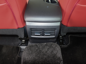 2017300 F SPORT п؅^