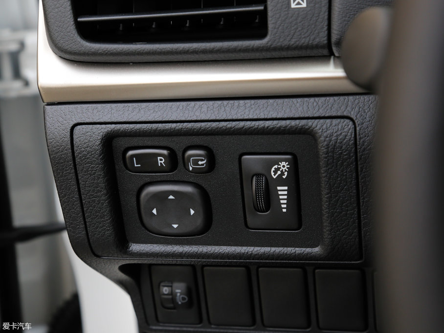 2017׿_˹CT 200h m ɫ