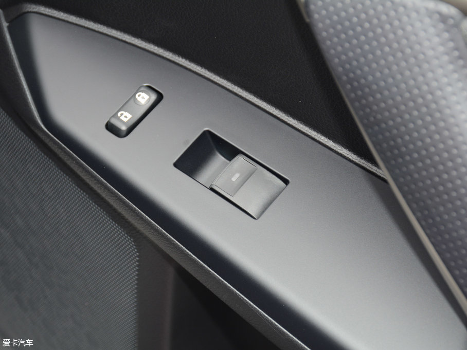 2017���׿��_˹CT 200h ��Ӣ�� ��ɫ