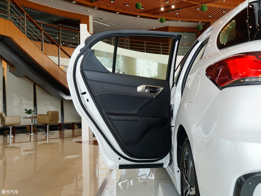 2017׿_˹CT 200h m ɫ