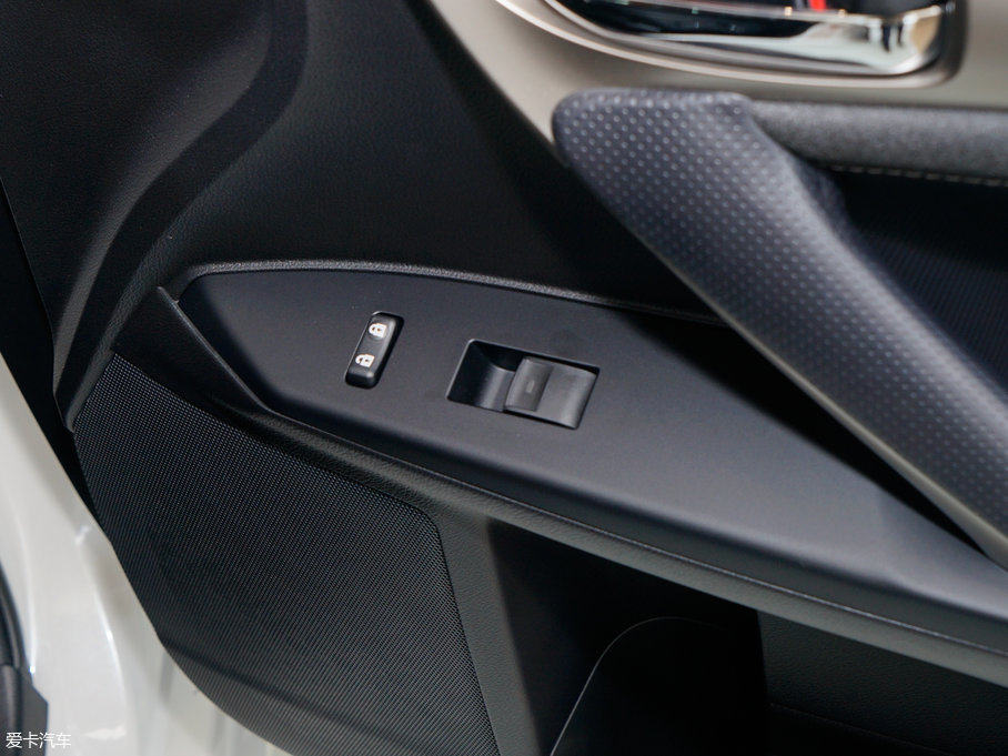 2017׿_˹CT 200h m ɫ