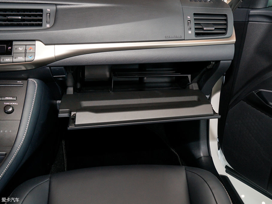 2017׿_˹CT 200h m ɫ