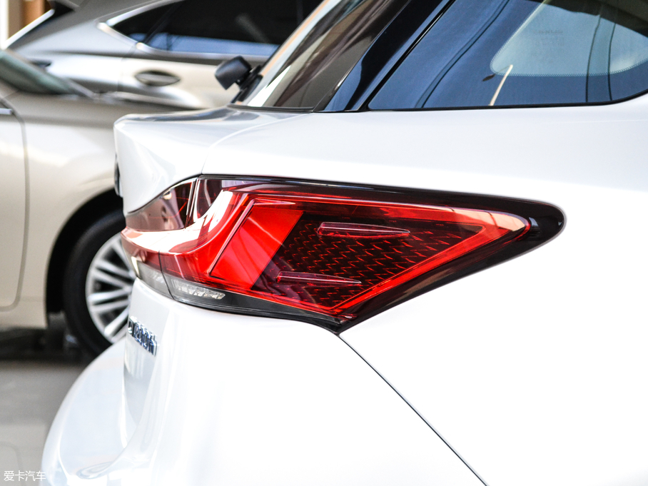 2017׿_˹CT 200h m pɫ