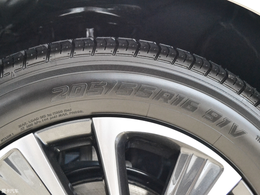 2017׿_˹CT 200h m pɫ