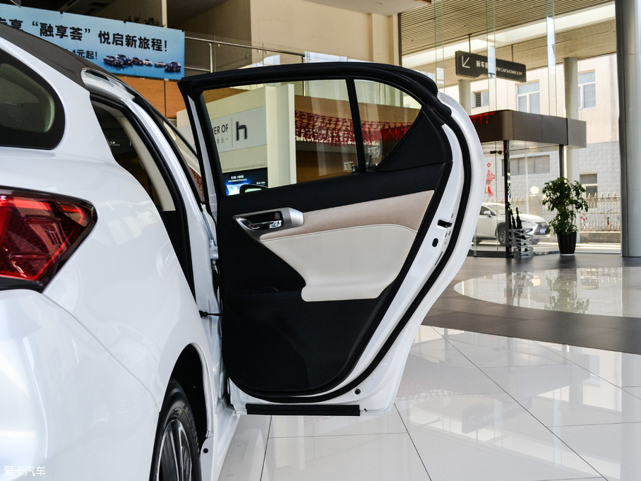 2017׿_˹CT 200h m pɫ