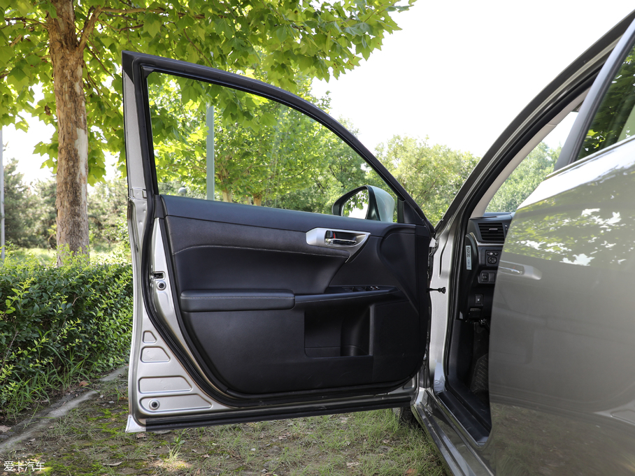 2017׿_˹CT 200h m ɫ