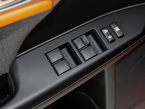 2017200h F SPORT ɫ {܇ƅ^	