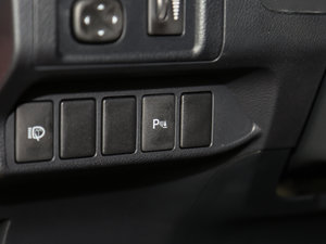 2017200h F SPORT ɫ п؅^