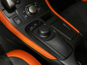 2017200h F SPORT ɫ п؅^