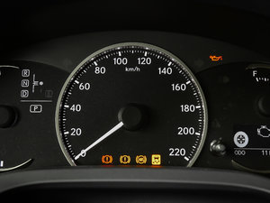 2017200h F SPORT ɫ п؅^