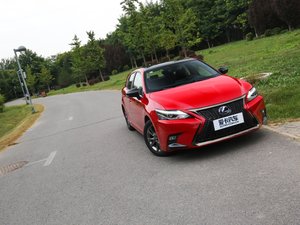 2017200h F SPORT pɫ w^