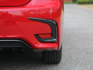 2017200h F SPORT pɫ ^