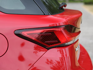 2017200h F SPORT pɫ ^