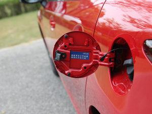 2017200h F SPORT pɫ ^