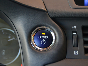 2017200h F SPORT ɫ п؅^