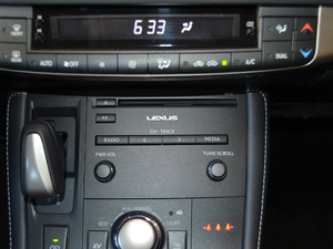 2017200h F SPORT ɫ п؅^