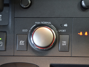 2017200h F SPORT ɫ п؅^