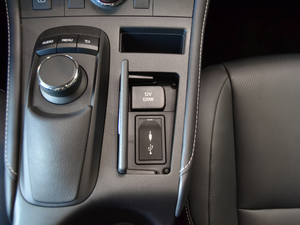 2017200h F SPORT ɫ п؅^