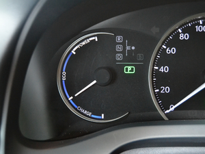 2017200h F SPORT ɫ п؅^