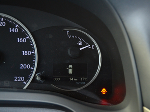 2017200h F SPORT ɫ п؅^