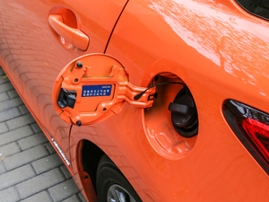 2017200h F SPORT pɫ w