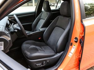 2017200h F SPORT pɫ {