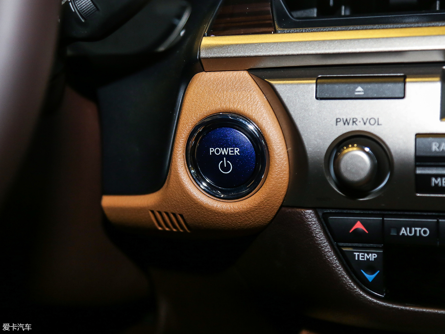 2017׿_˹ES 300h Mark LevinsonA