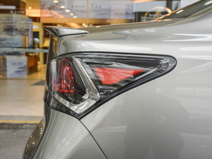 2017300 F SPORT (x)(ji)^