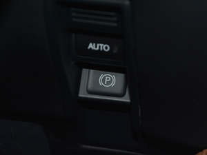 2017300 F SPORT п؅^