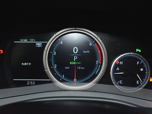 2017300 F SPORT п؅^