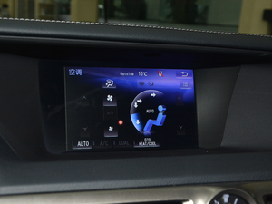 2017300 F SPORT п؅^