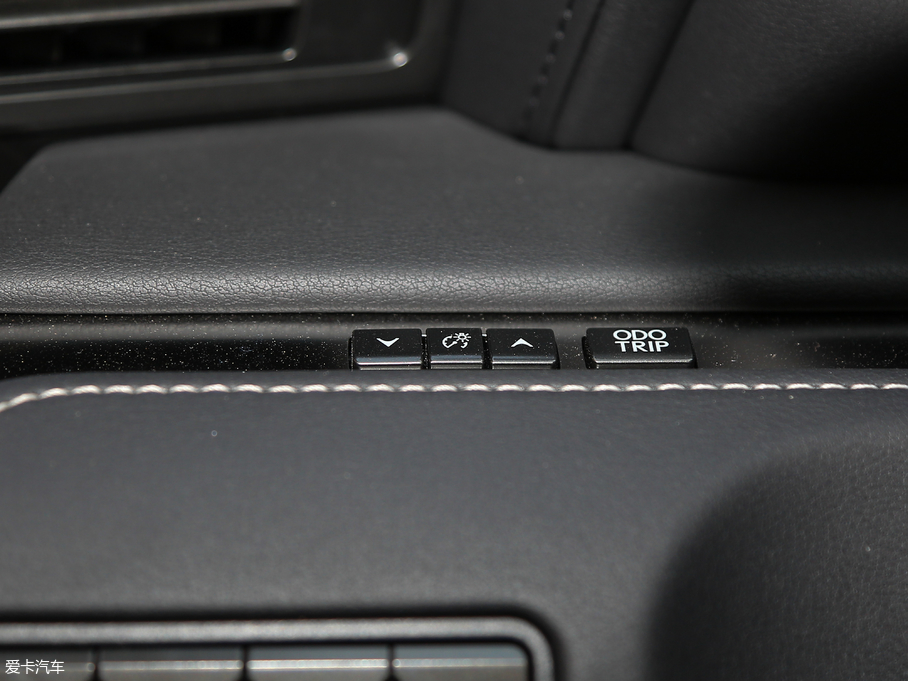 2018׿_˹LC 500h \(yn)Ӱ