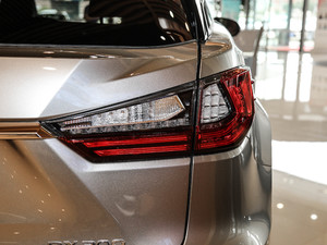 2017300 Mark Levinson F SPORT V β