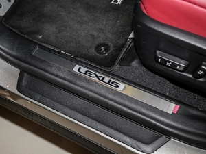 2017300 Mark Levinson F SPORT V g