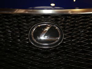 2017300 Mark Levinson F SPORT V ^