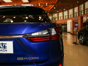 2017300 Mark Levinson (q)F SPORT V β