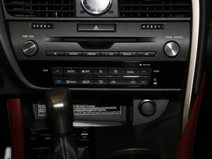 2017300 Mark Levinson F SPORT V {{