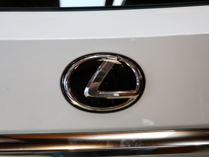 2017300 Mark Levinson F SPORT V ^