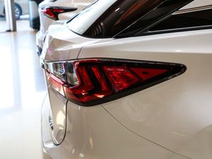 2017300 Mark Levinson F SPORT V ^