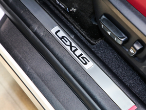 2017300 Mark Levinson F SPORT V g